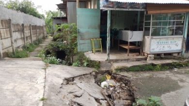Pemilik Warung di Sukamulia Dihantui Keresahan | Dinding Drainase Longsor